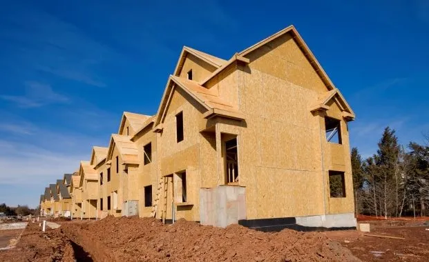 Baisse drastique des mises en chantier résidentielles au Québec en 2023, mais pas un creux historique