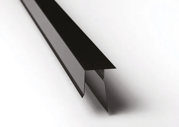 Moulure en J ventilée pour haut de mur