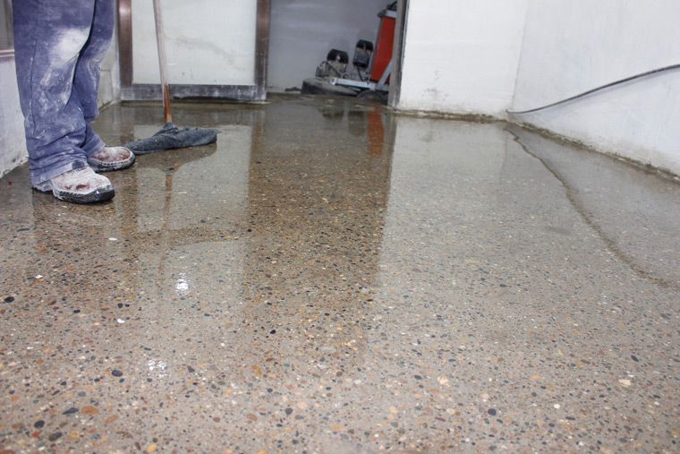 Plancher en béton style terrazzo