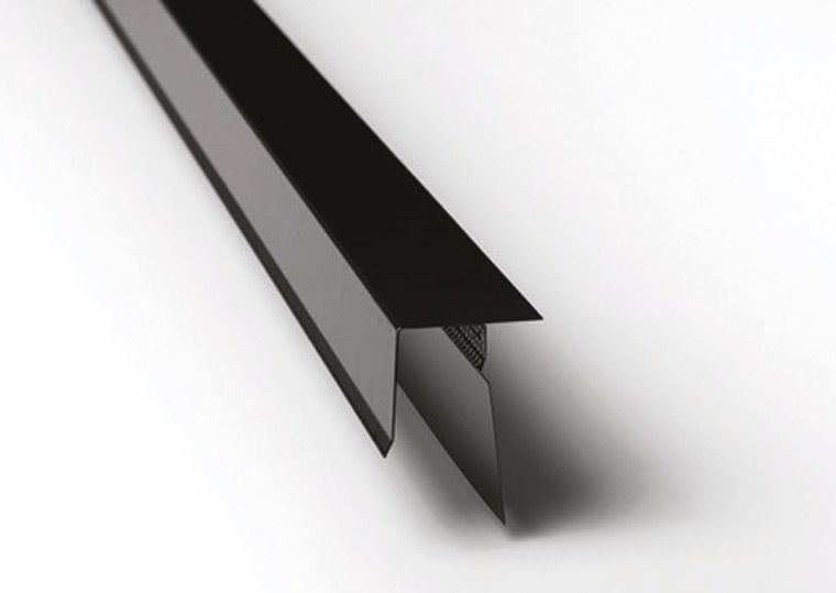 Moulure en J ventilée pour haut de mur